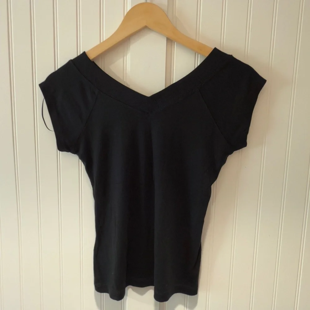 NWOT Urban Outfitters BDG Shannen Ribbed V-Neck T-Shirt - Picture 2 of 3